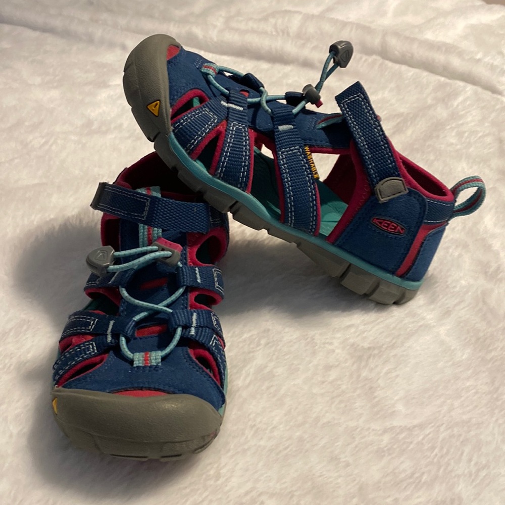 Keen water shoe girls size 1y
